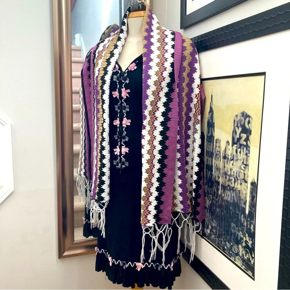 Vintage chevron knit shawl scarf with fringe. - Picture 4 of 4